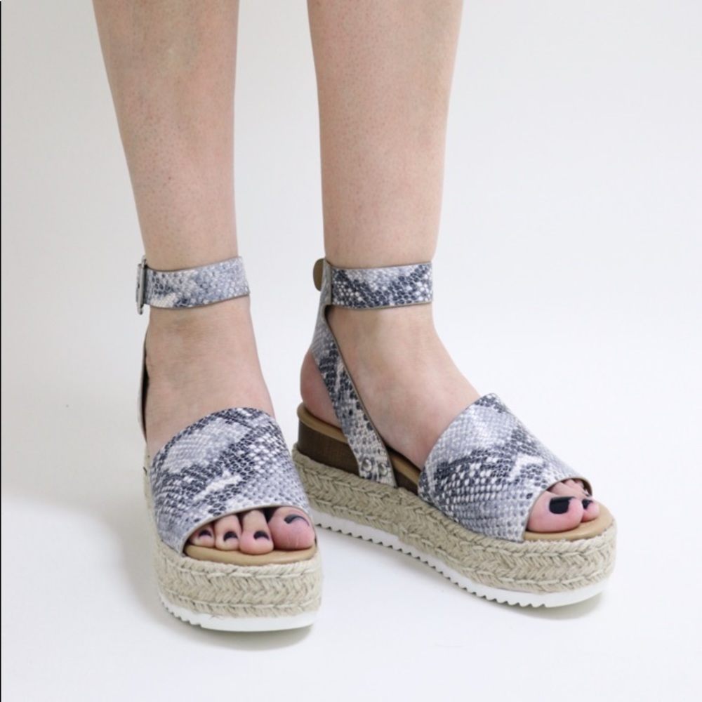 Cassie Platform in Beige Python - Picture 5 of 6